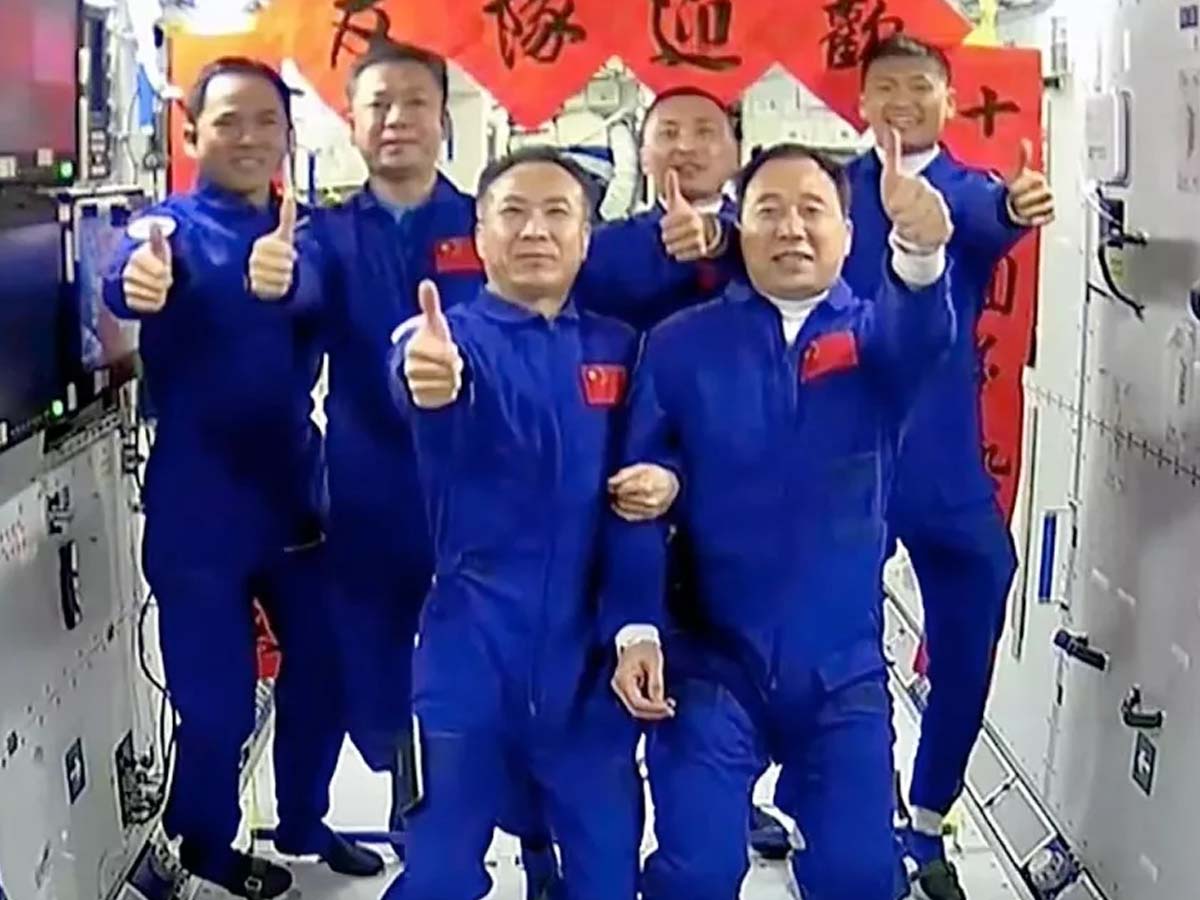 Shenzhou-crews-union-Tiangong-station-May-2023