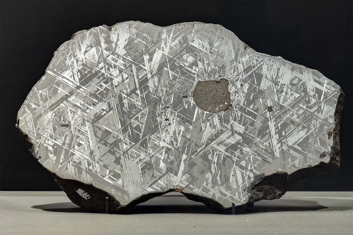 iron-nickel-meteorite-cross-section