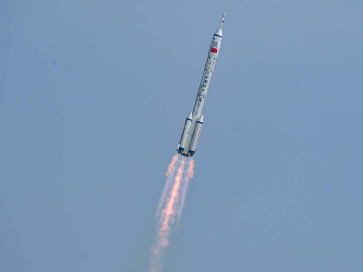 long-march-rocket-launch-shenzhou16-crew