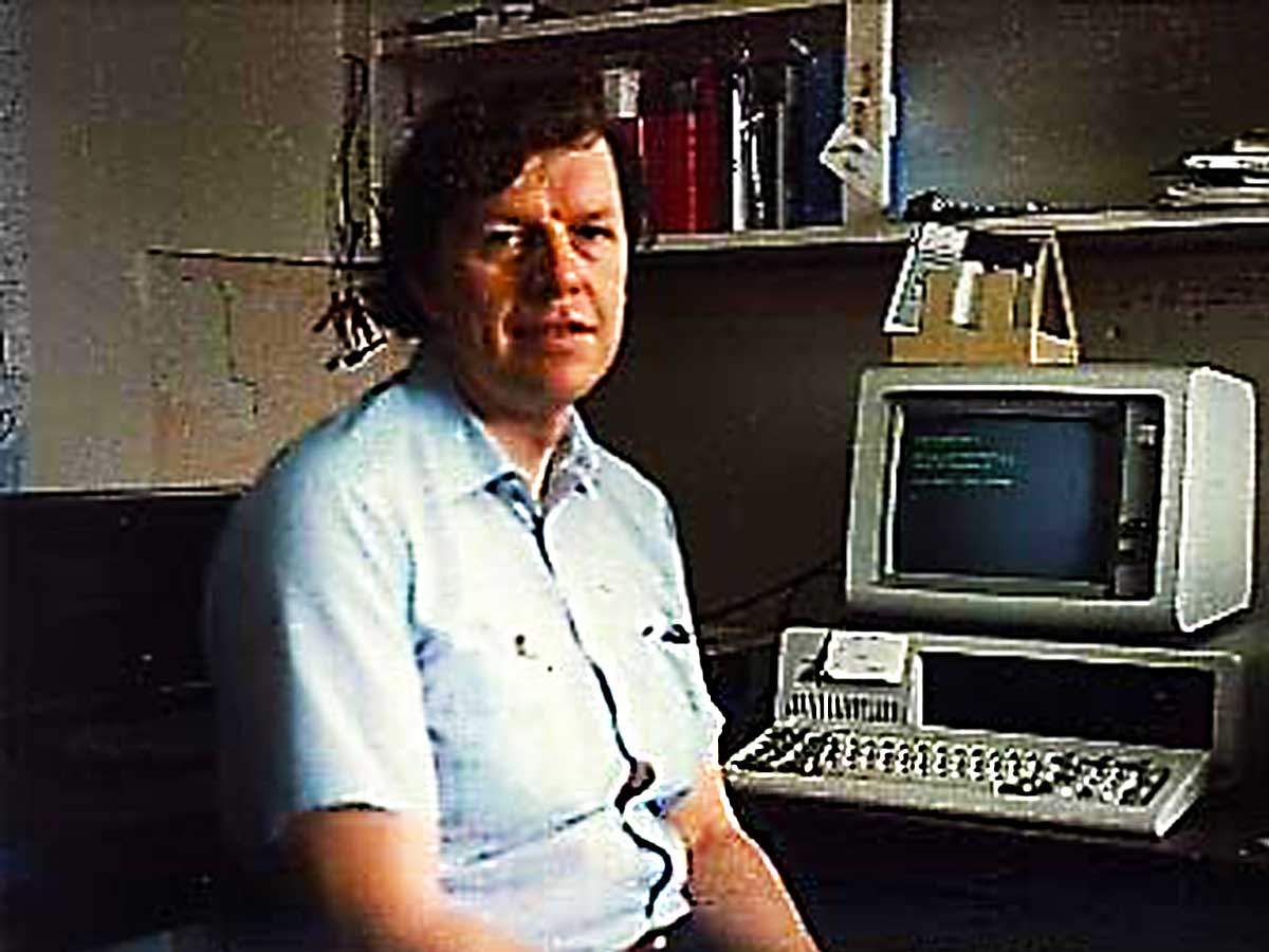 Andy Johnson-Laird at his IBM PC booting up CP/M-86 preliminary release 2.2.5