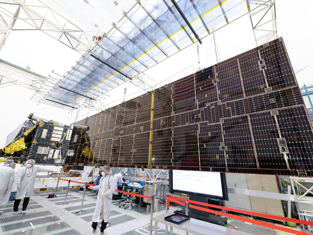 solar-array-spacecraft-jpl