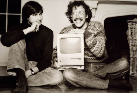 This photo of Steve Jobs and Bill Atkinson, which was taken by Norman Seiff in January 1984, captures something about their close relationship.