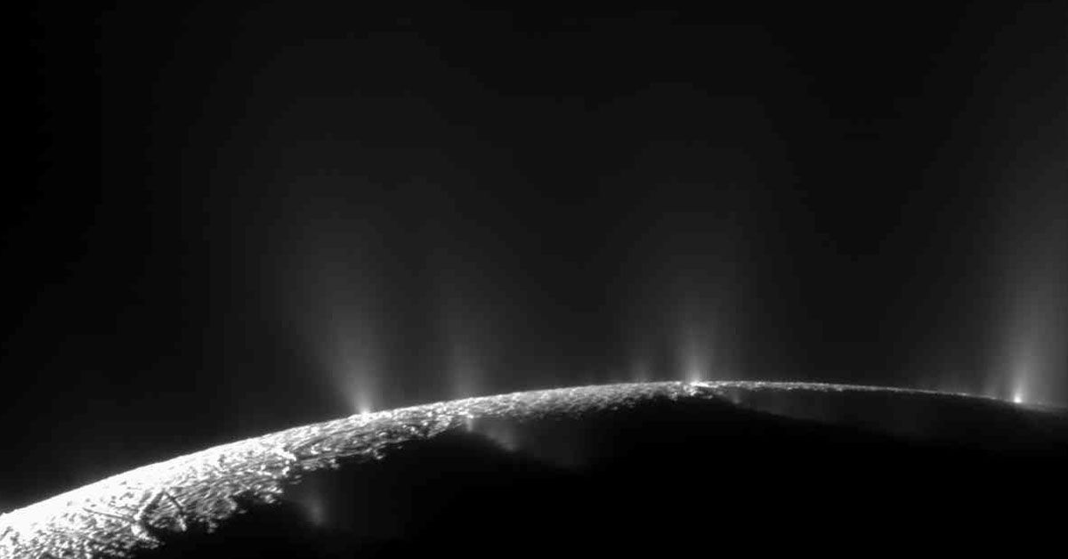 james-webb-telescope-enceladus-water-plume