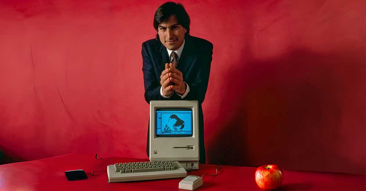 Steve Jobs with the original Macintosh, January 1984